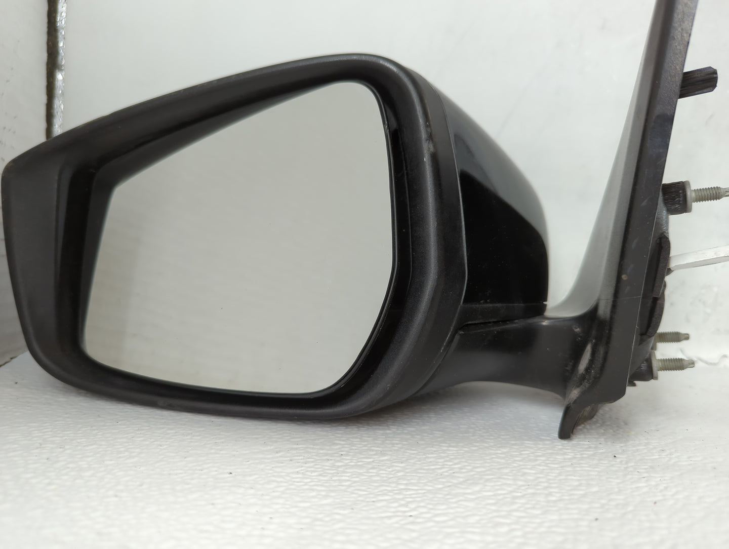2015-2019 Nissan Versa Driver Side View Mirror - Left Door Mirror OEM Used - Oemusedautoparts1.com