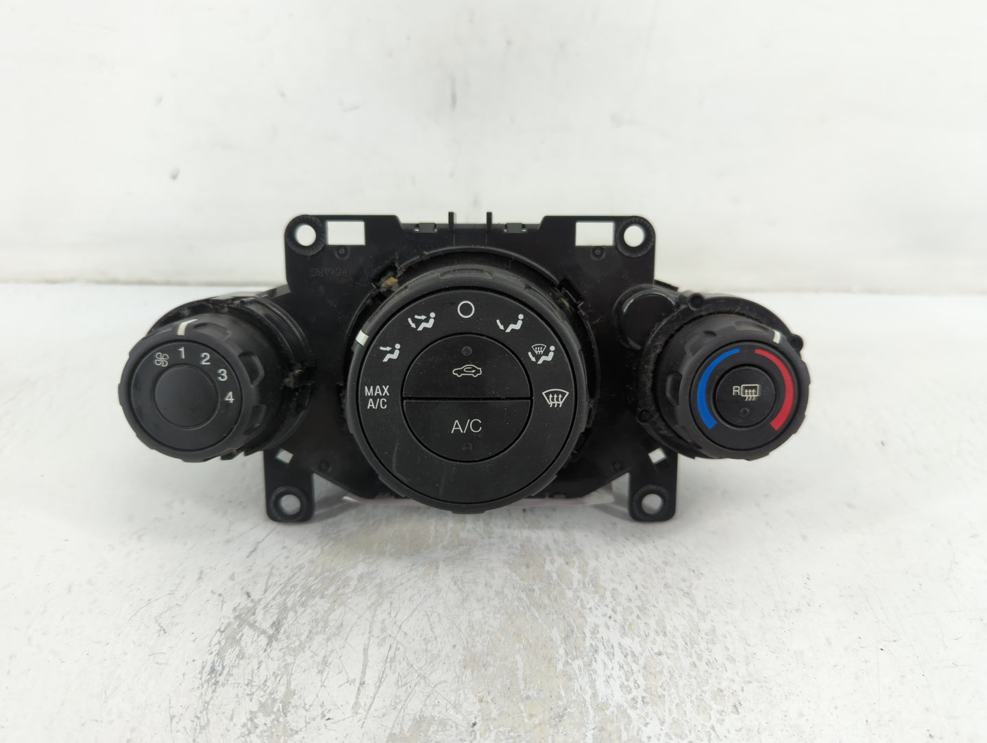 2019 Oldsmobile Fiesta Climate Control Module Temperature AC/Heater Replacement P/N:DSBT 19980 AF Fits OEM Used Auto Parts -