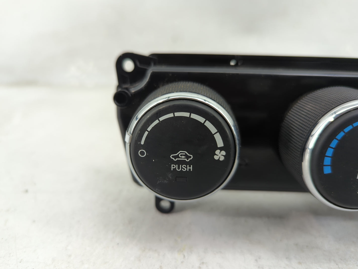 2019 Ram 1500 Climate Control Module Temperature AC/Heater Replacement P/N:P5NC24DX9AF Fits Fits 2020 2021 OEM Used Auto Par