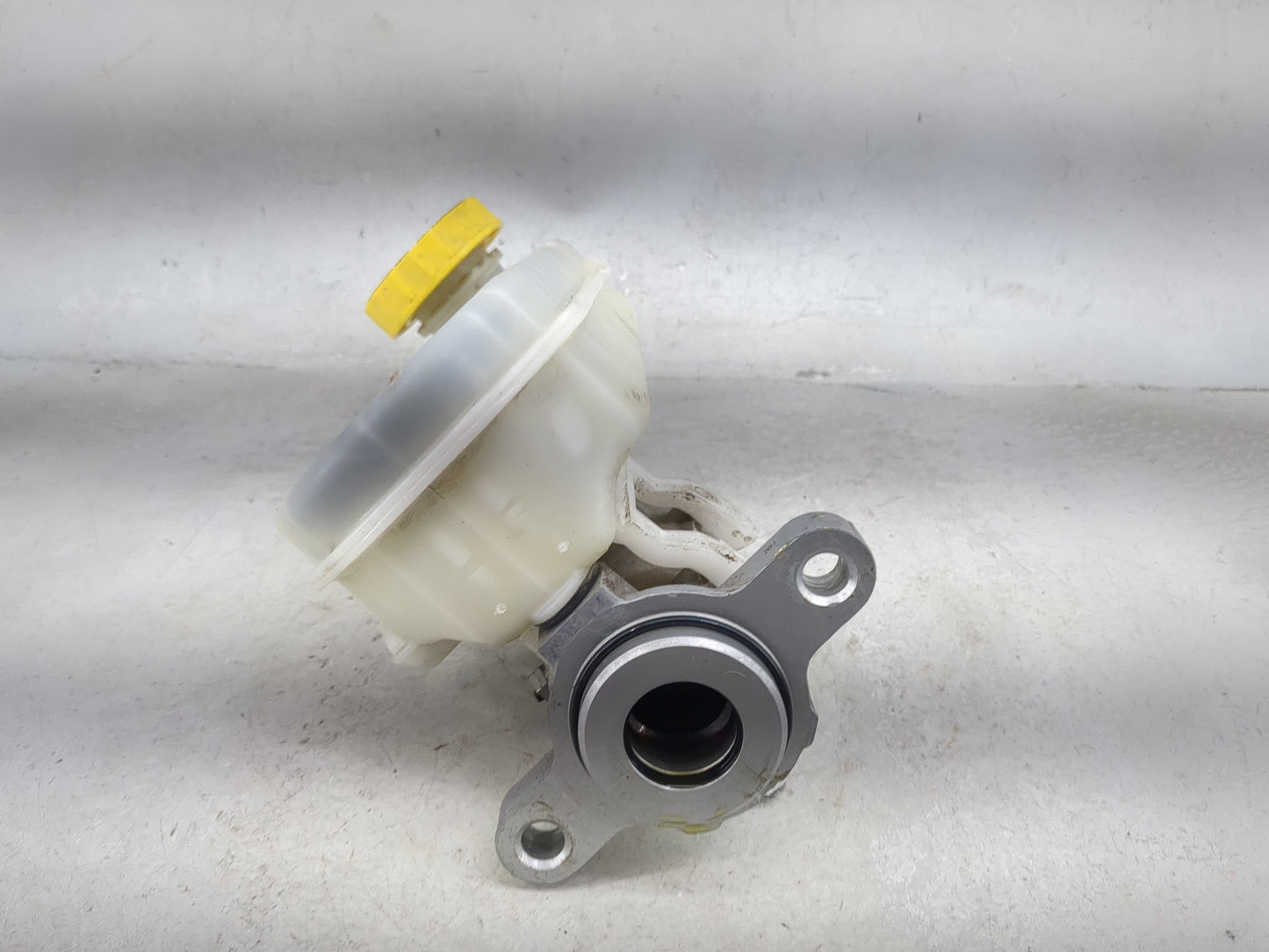 Ram 1500 Brake Master Cylinder 1490956 - Oemusedautoparts1.com
