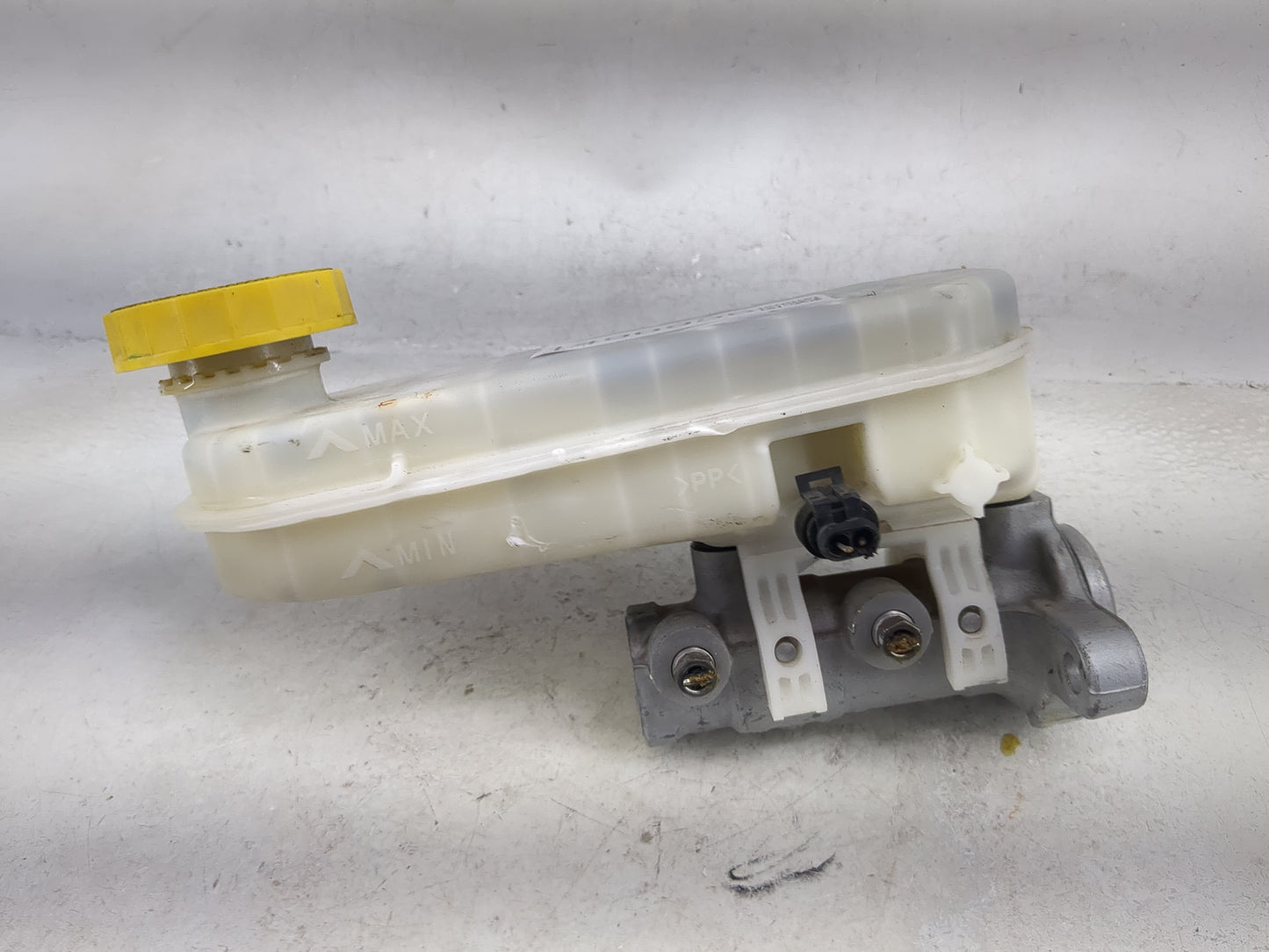 Ram 1500 Brake Master Cylinder 1490956 - Oemusedautoparts1.com