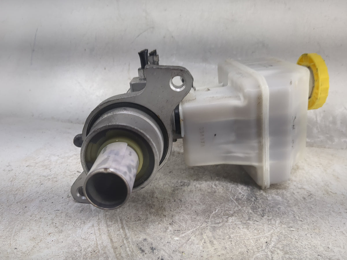 2019-2022 Ram 1500 Brake Master Cylinder 1497503 - Oemusedautoparts1.com