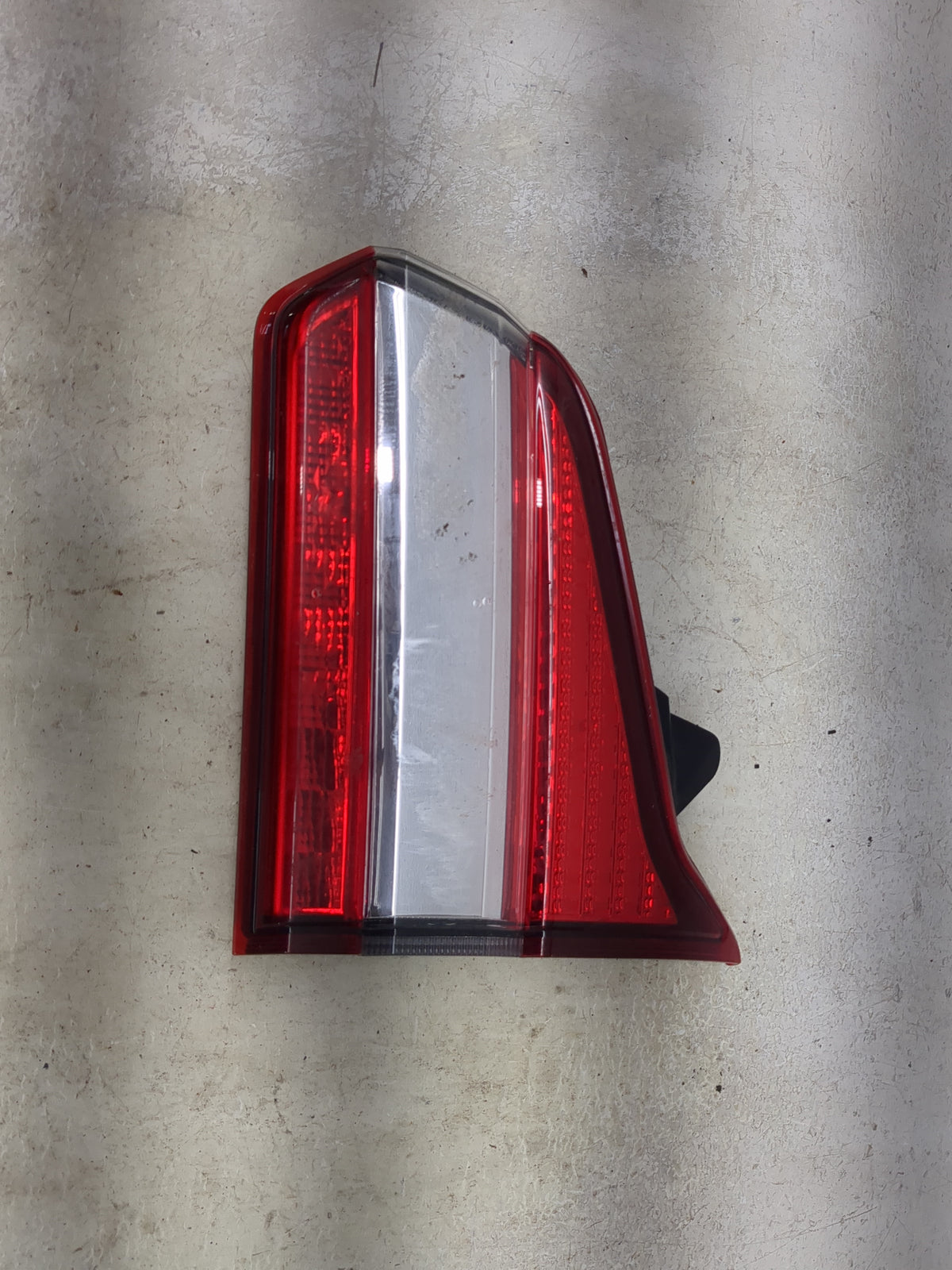 2019 Subaru Ascent Passenger Right Side Deck Lid Mounted Tail Light - Oemusedautoparts1.com