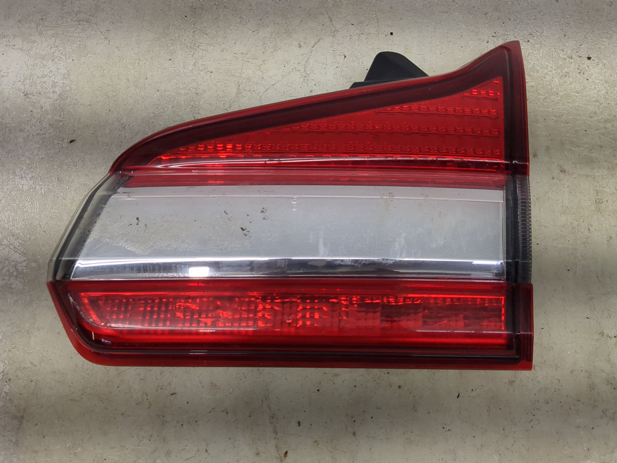 2019 Subaru Ascent Passenger Right Side Deck Lid Mounted Tail Light - Oemusedautoparts1.com