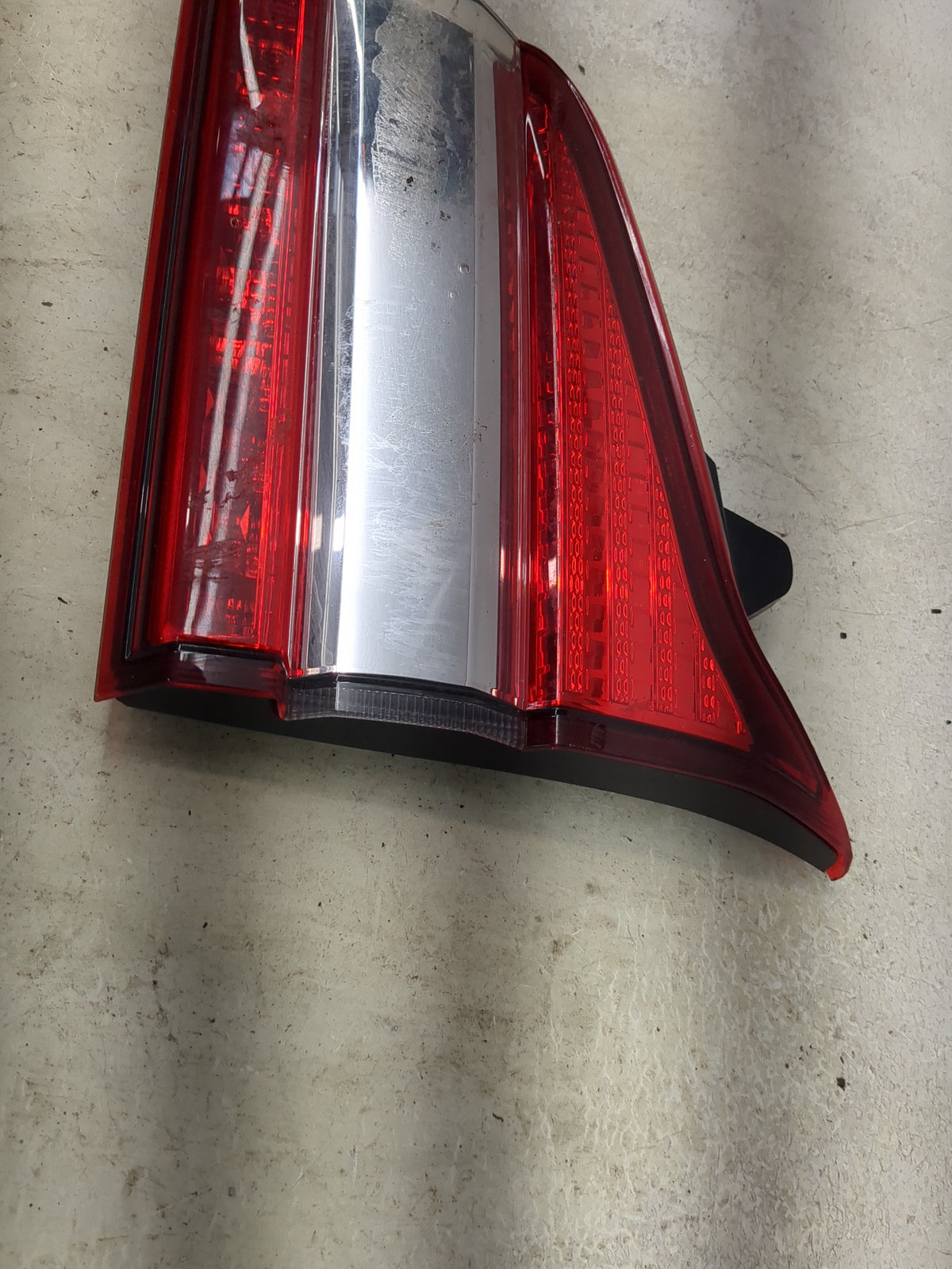 2019 Subaru Ascent Passenger Right Side Deck Lid Mounted Tail Light - Oemusedautoparts1.com
