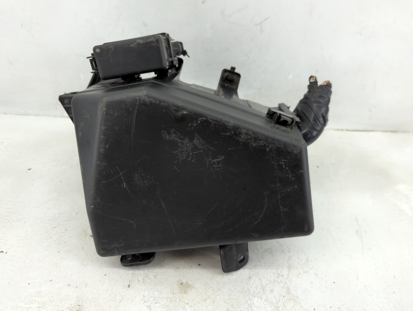 2019 Subaru Legacy Fusebox Fuse Box Panel Relay Module P/N:MB504302B Fits OEM Used Auto Parts - Oemusedautoparts1.com