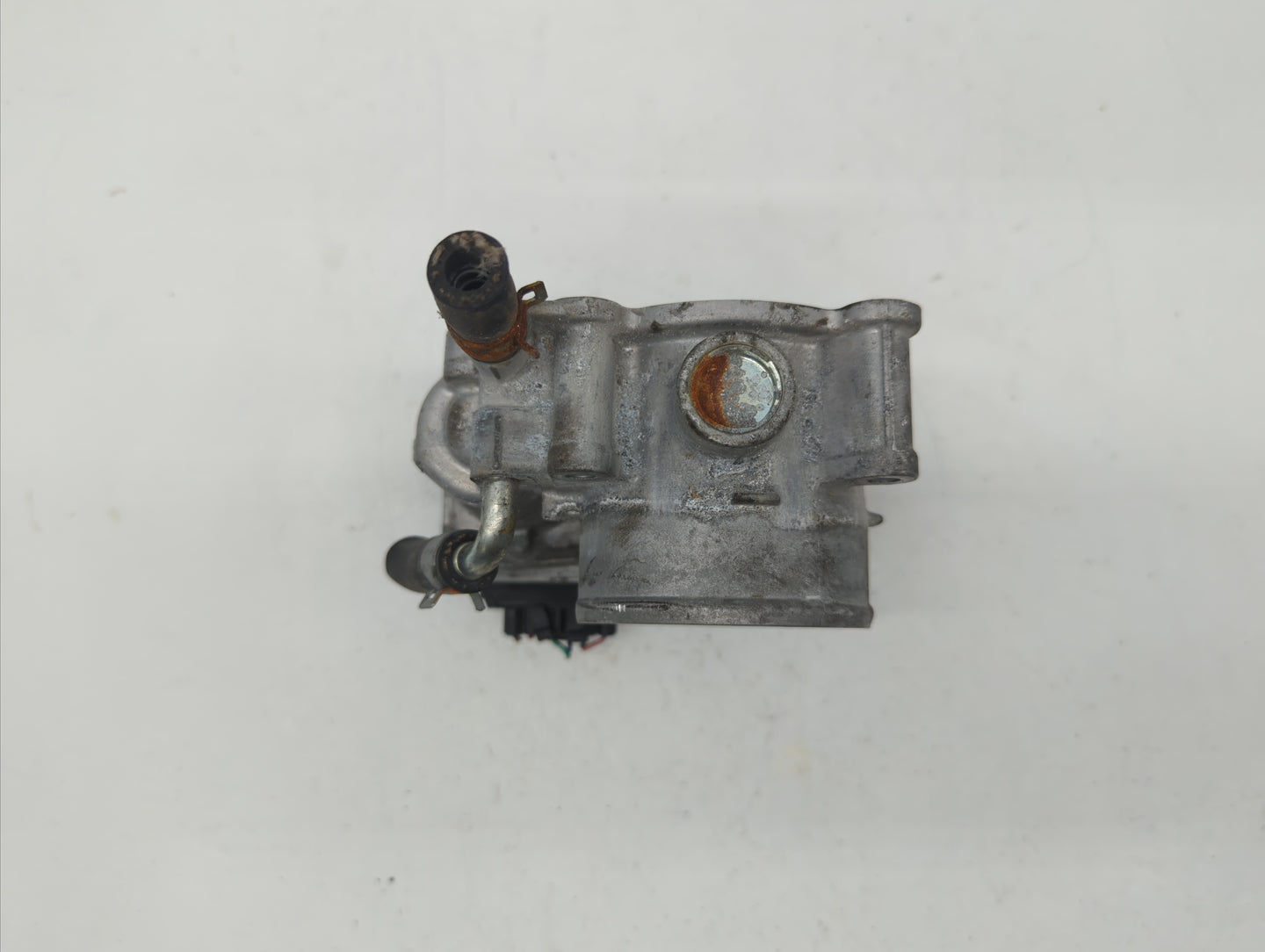 2013-2019 Subaru Legacy Throttle Body P/N:16112AA38A Fits Fits 2013 2014 2015 2016 2017 2018 2019 OEM Used Auto Parts - Oemu