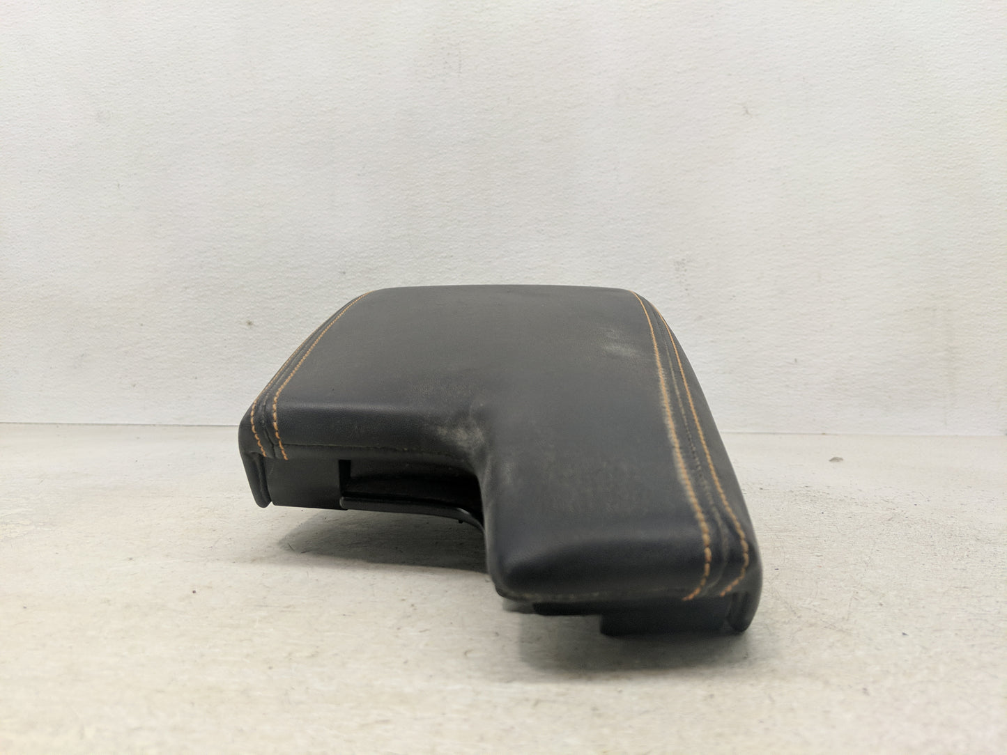 2019 Subaru Xv Center Console Armrest Cover Lid Fits OEM Used Auto Parts - Oemusedautoparts1.com