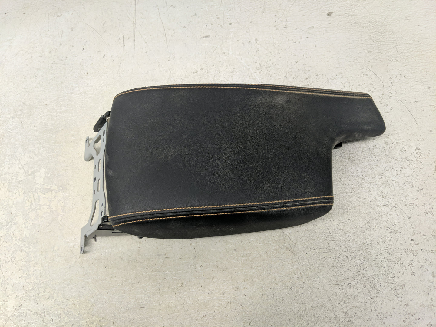 2019 Subaru Xv Center Console Armrest Cover Lid Fits OEM Used Auto Parts - Oemusedautoparts1.com