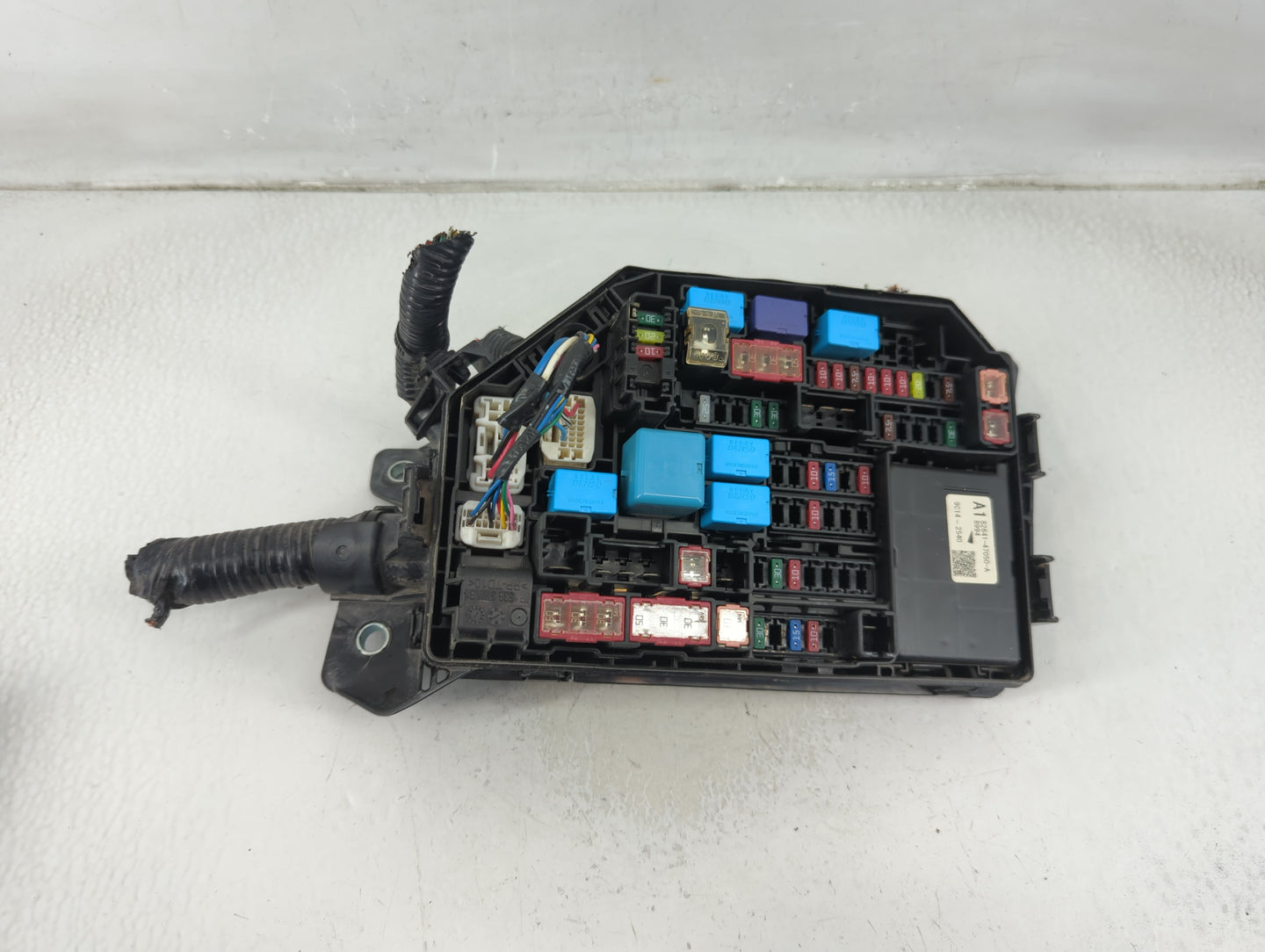 2018-2022 Toyota C-Hr Fusebox Fuse Box Panel Relay Module P/N:5553 YA1 Fits Fits 2018 2019 2020 2021 2022 OEM Used Auto Part