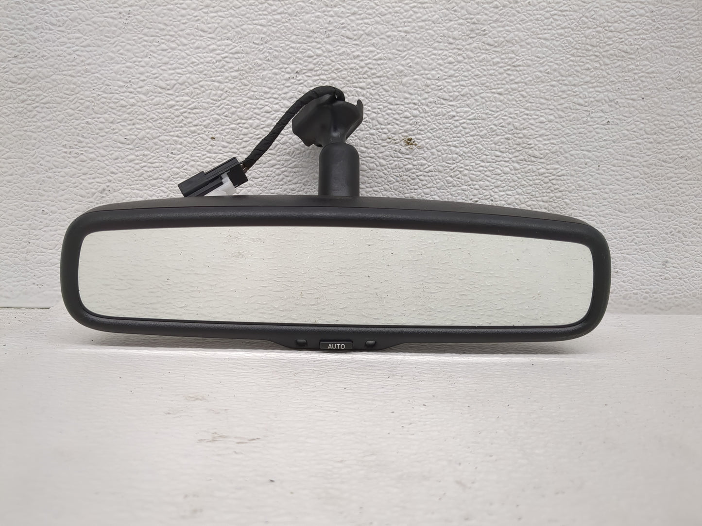 2019-2020 Toyota C-Hr Interior Rear View Mirror Replacement OEM P/N:E11046004 Fits Fits 2019 2020 OEM Used Auto Parts - Oemu