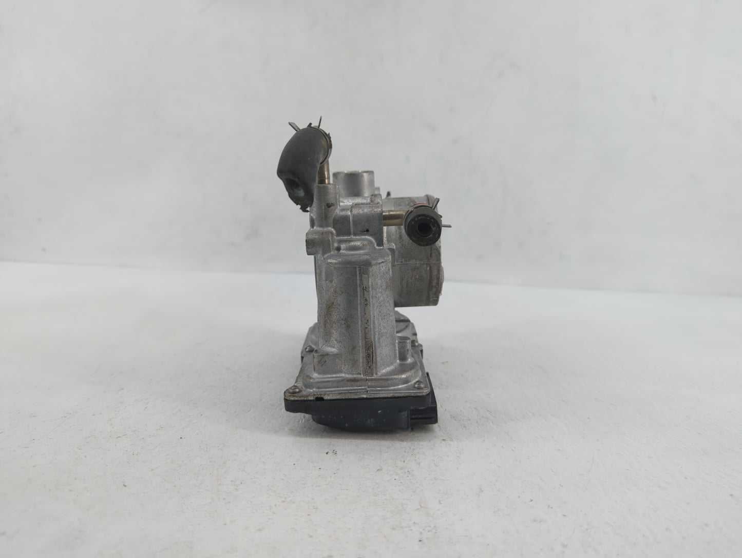 2019 Toyota C-Hr Throttle Body P/N:22030-0T130 22030-37040 Fits Fits 2013 2014 OEM Used Auto Parts - Oemusedautoparts1.com