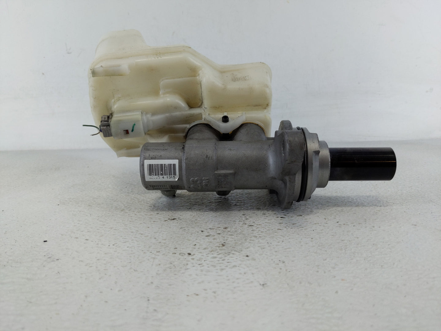 2018-2022 Toyota Camry Brake Master Cylinder - Oemusedautoparts1.com