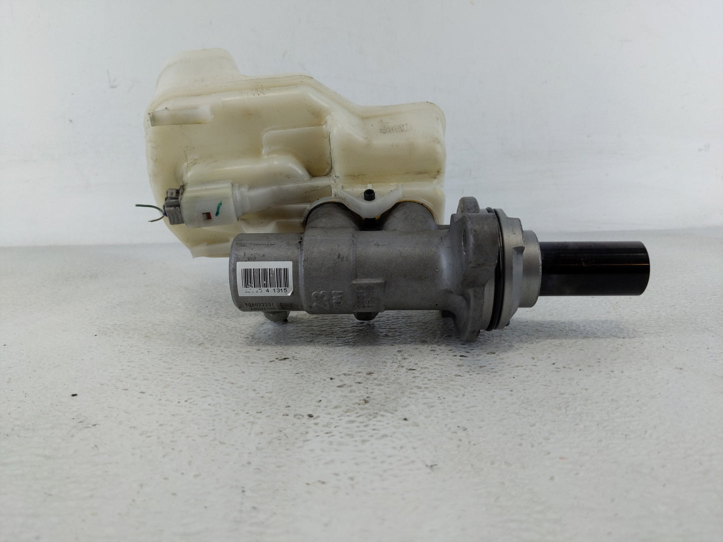 2018-2022 Toyota Camry Brake Master Cylinder - Oemusedautoparts1.com