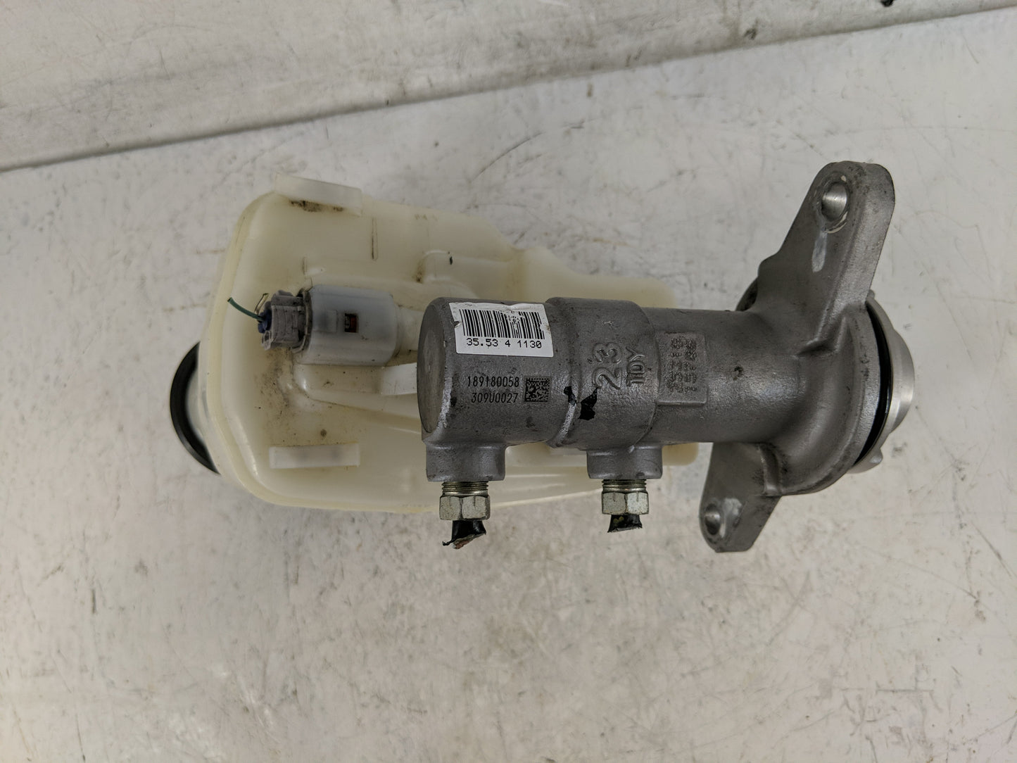 2018-2022 Toyota Camry Brake Master Cylinder - Oemusedautoparts1.com