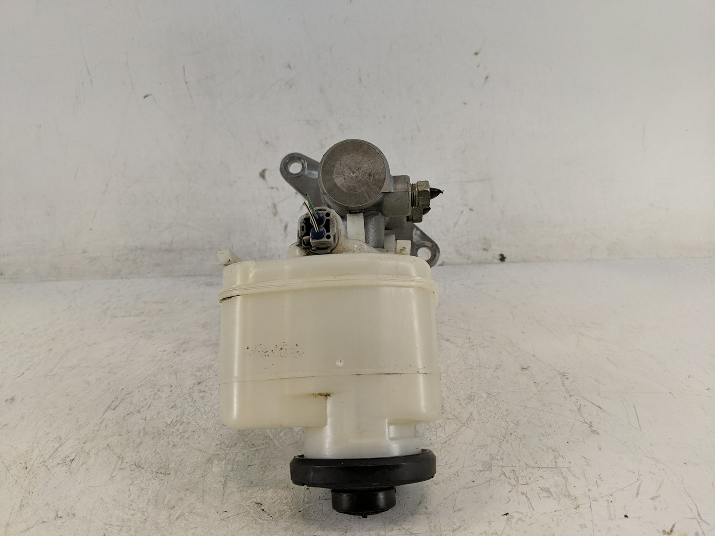 2018-2022 Toyota Camry Brake Master Cylinder - Oemusedautoparts1.com
