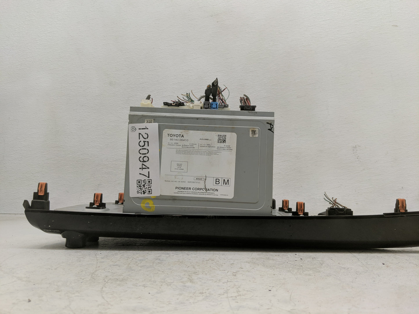 2019-2020 Toyota Camry Radio AM FM Cd Player Receiver Replacement P/N:86140-06410 Fits Fits 2019 2020 OEM Used Auto Parts - 