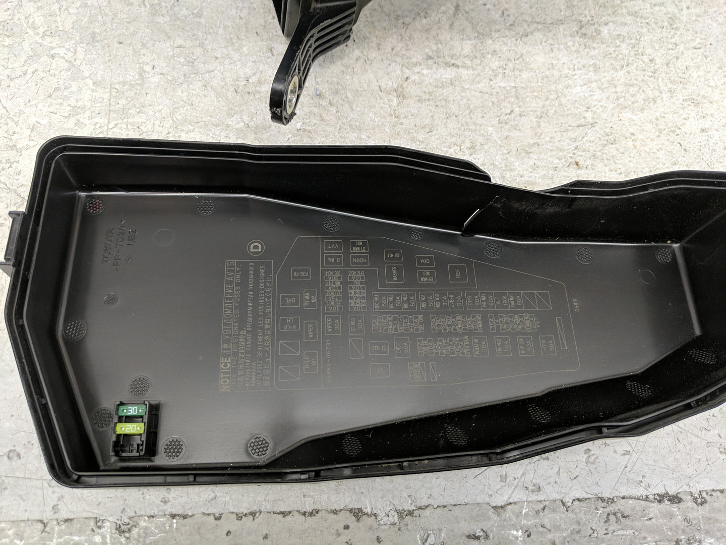 2018-2022 Toyota Camry Fusebox Fuse Box Panel Relay Module P/N:82662-06731 Fits Fits 2018 2019 2020 2021 2022 OEM Used Auto 
