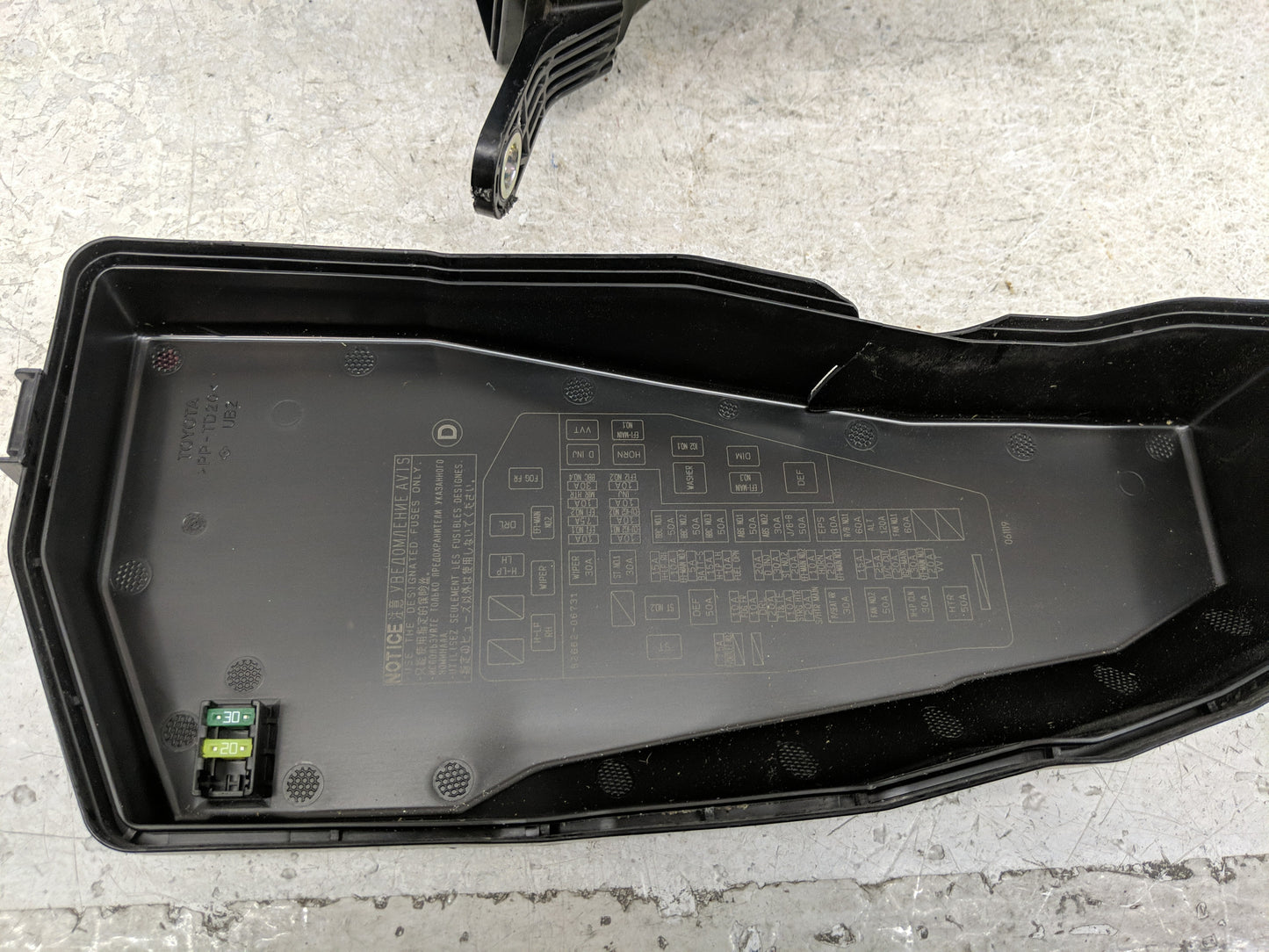 2018-2022 Toyota Camry Fusebox Fuse Box Panel Relay Module P/N:82662-06731 Fits Fits 2018 2019 2020 2021 2022 OEM Used Auto 