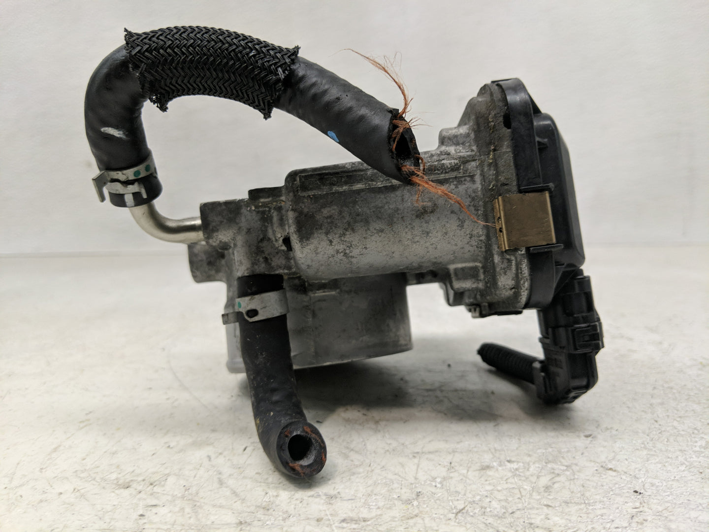 2018-2022 Toyota Camry Throttle Body P/N:22030-F0010 Fits Fits 2018 2019 2020 2021 2022 OEM Used Auto Parts - Oemusedautopar