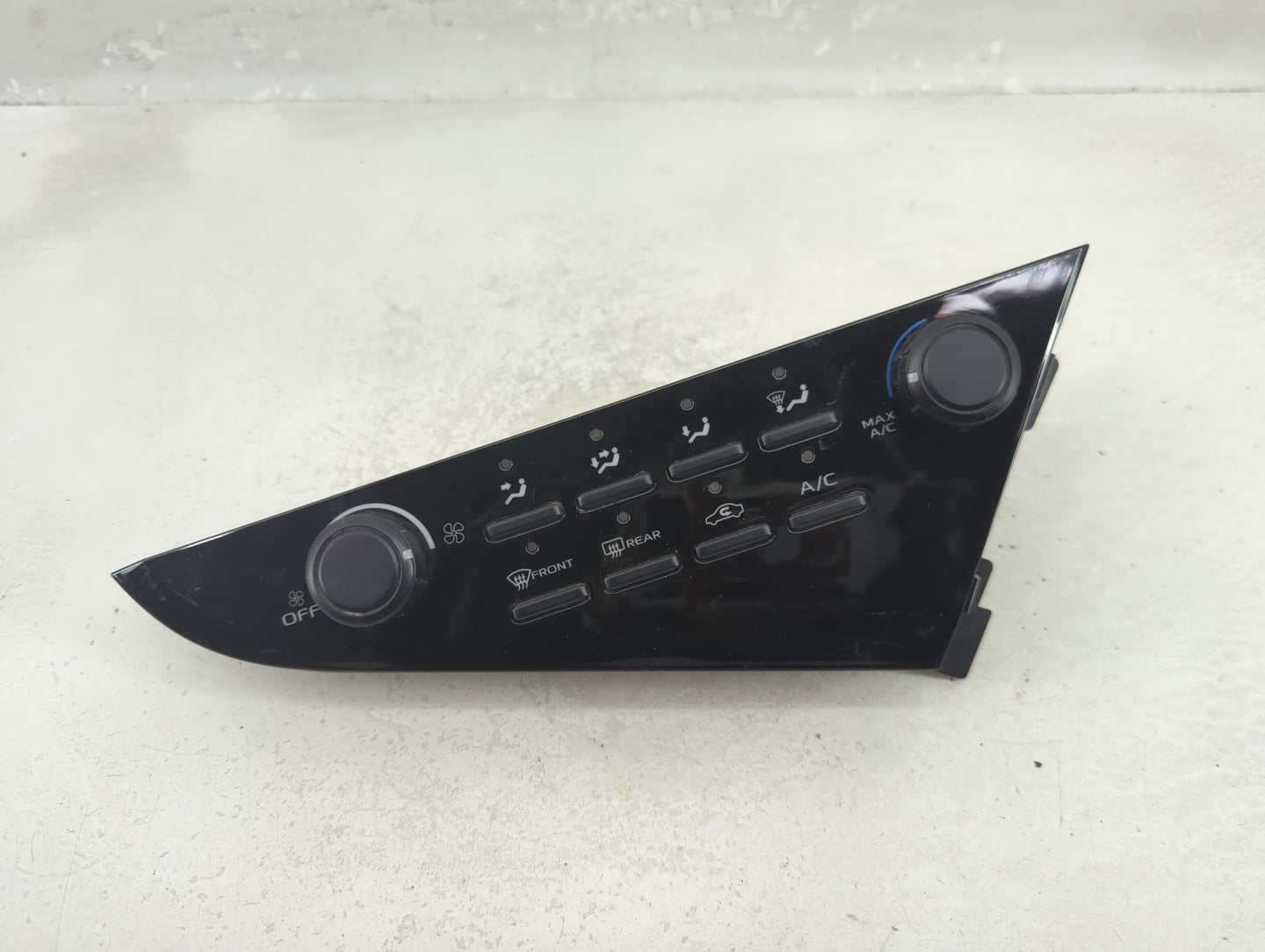 2018-2019 Toyota Camry Climate Control Module Temperature AC/Heater Replacement P/N:55900-33L00 Fits Fits 2018 2019 OEM Used