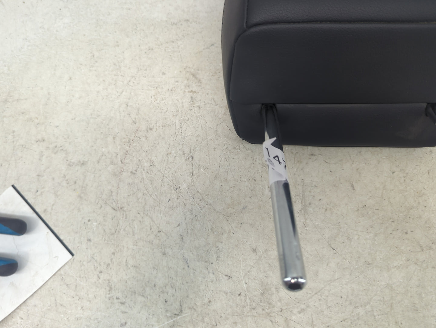2019 Toyota Camry Headrest Head Rest Front Driver Seat Black - Oemusedautoparts1.com