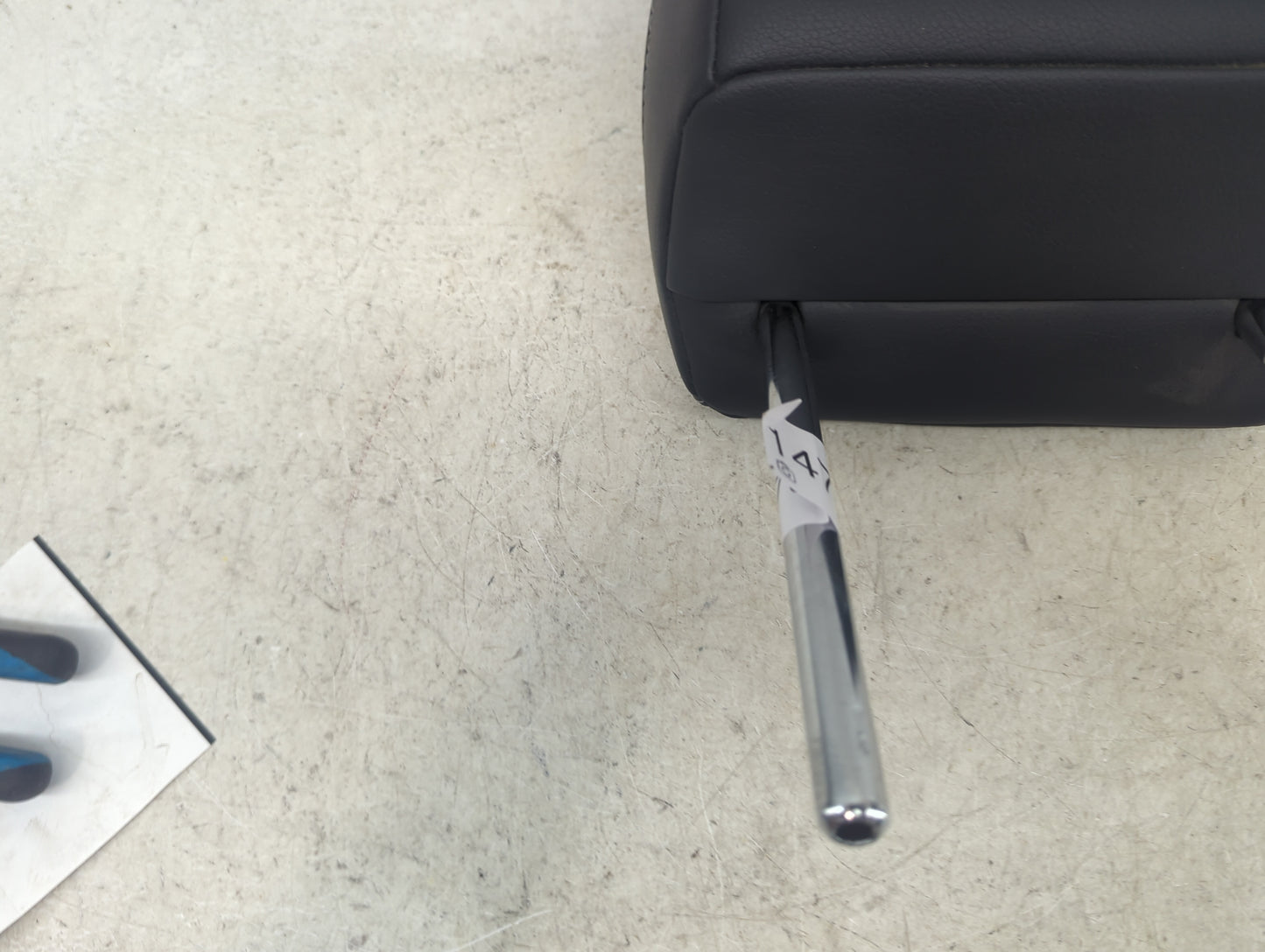 2019 Toyota Camry Headrest Head Rest Front Driver Seat Black - Oemusedautoparts1.com