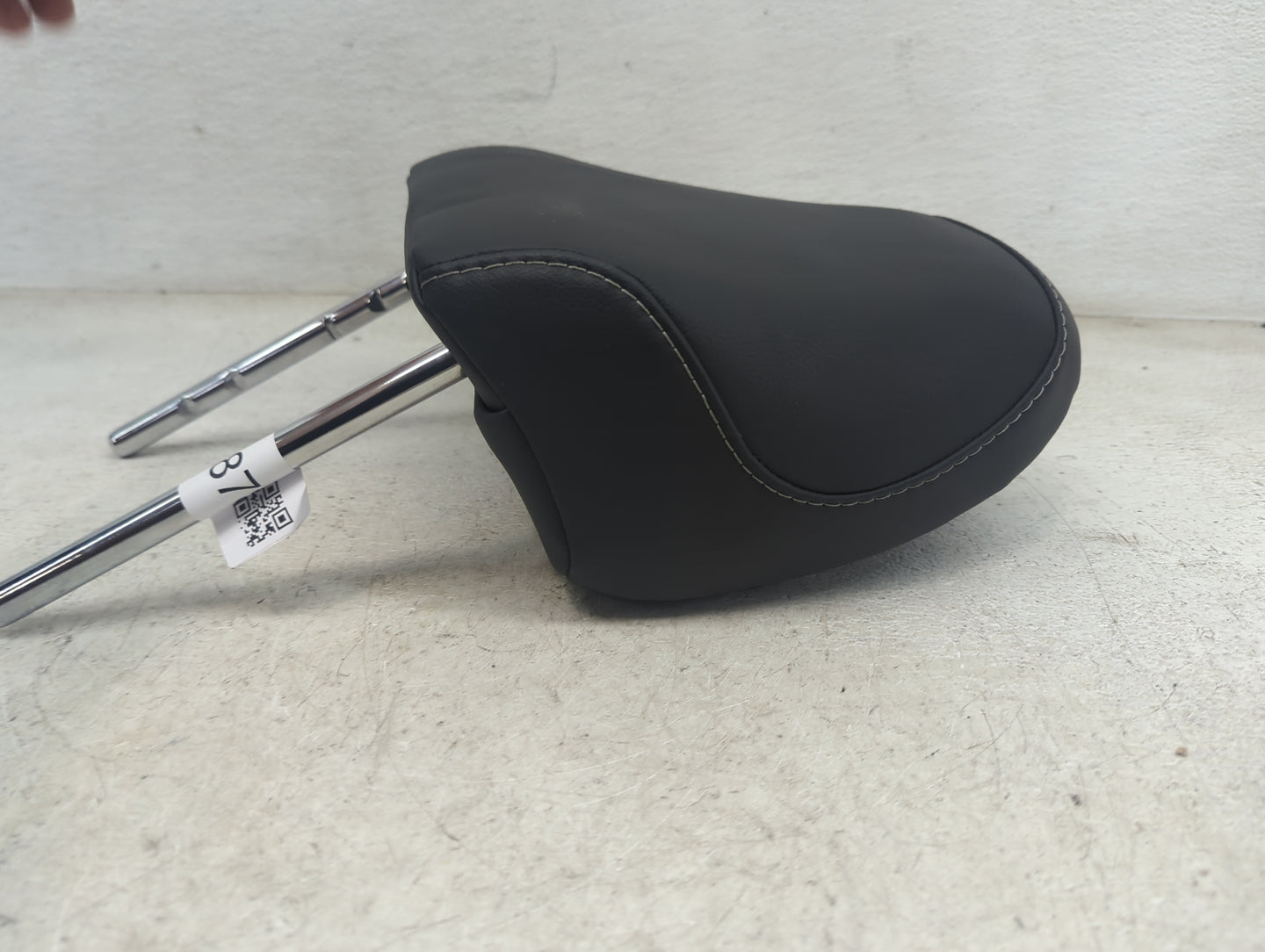 2019 Toyota Camry Headrest Head Rest Front Driver Seat Black - Oemusedautoparts1.com