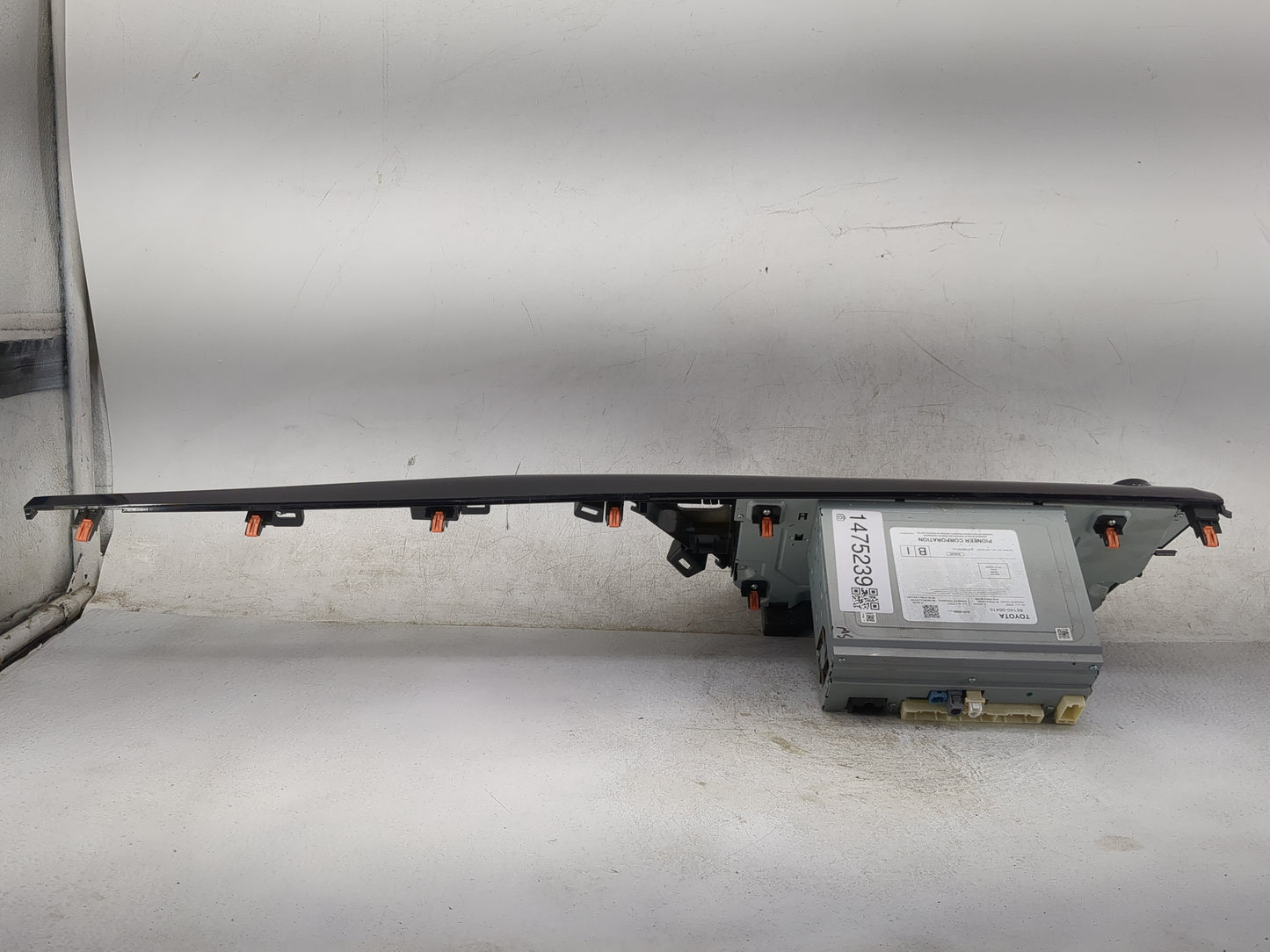 2019-2020 Toyota Camry Radio AM FM Cd Player Receiver Replacement P/N:86140-06410 AVH-9988 Fits Fits 2019 2020 OEM Used Auto