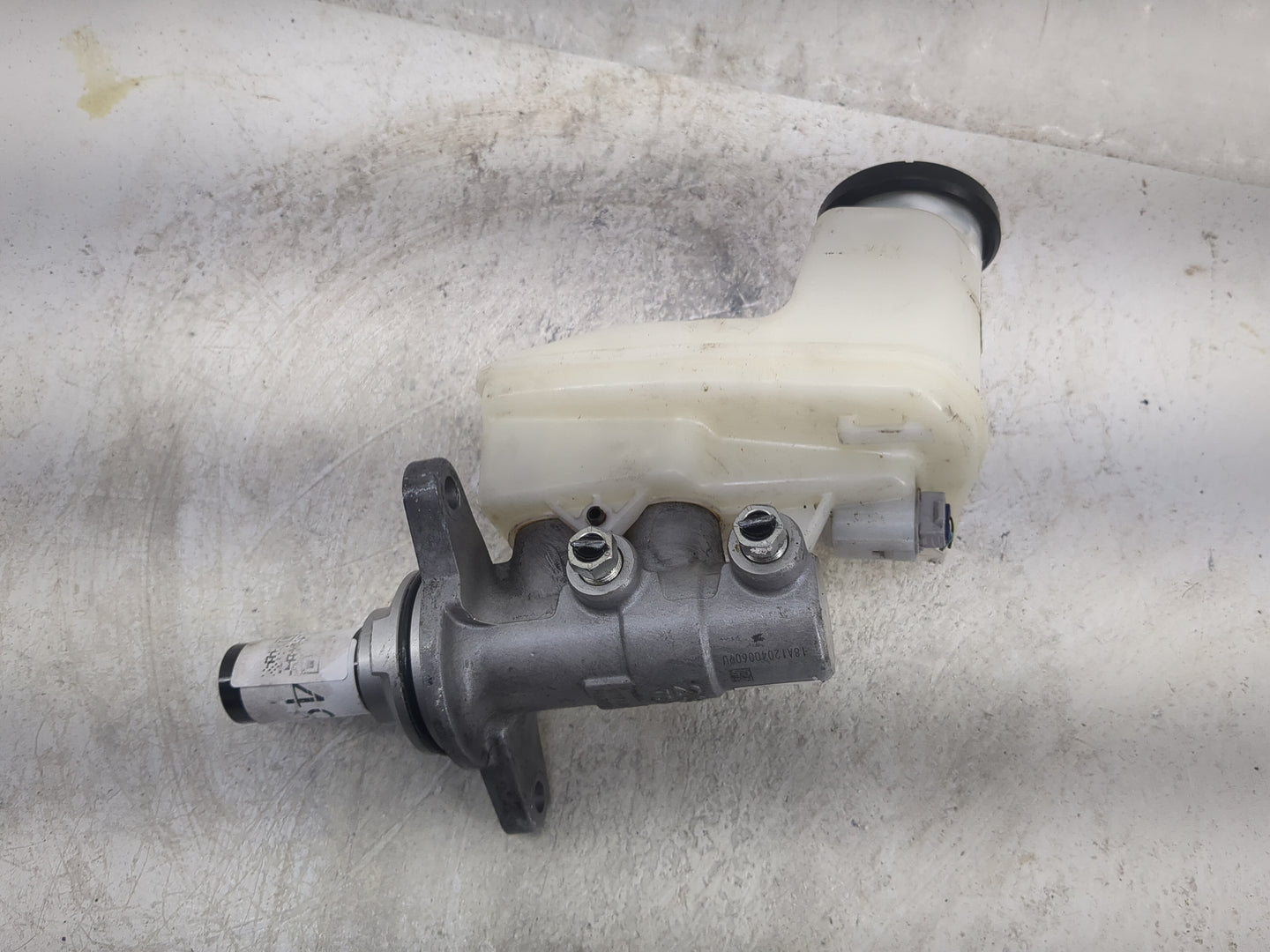 2018-2022 Toyota Camry Brake Master Cylinder 1496754 - Oemusedautoparts1.com