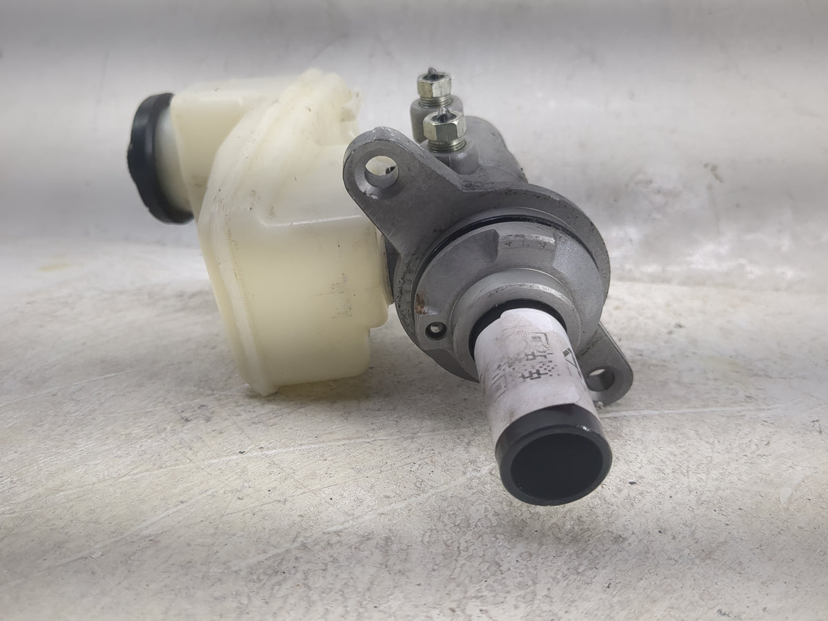 2018-2022 Toyota Camry Brake Master Cylinder 1496754 - Oemusedautoparts1.com