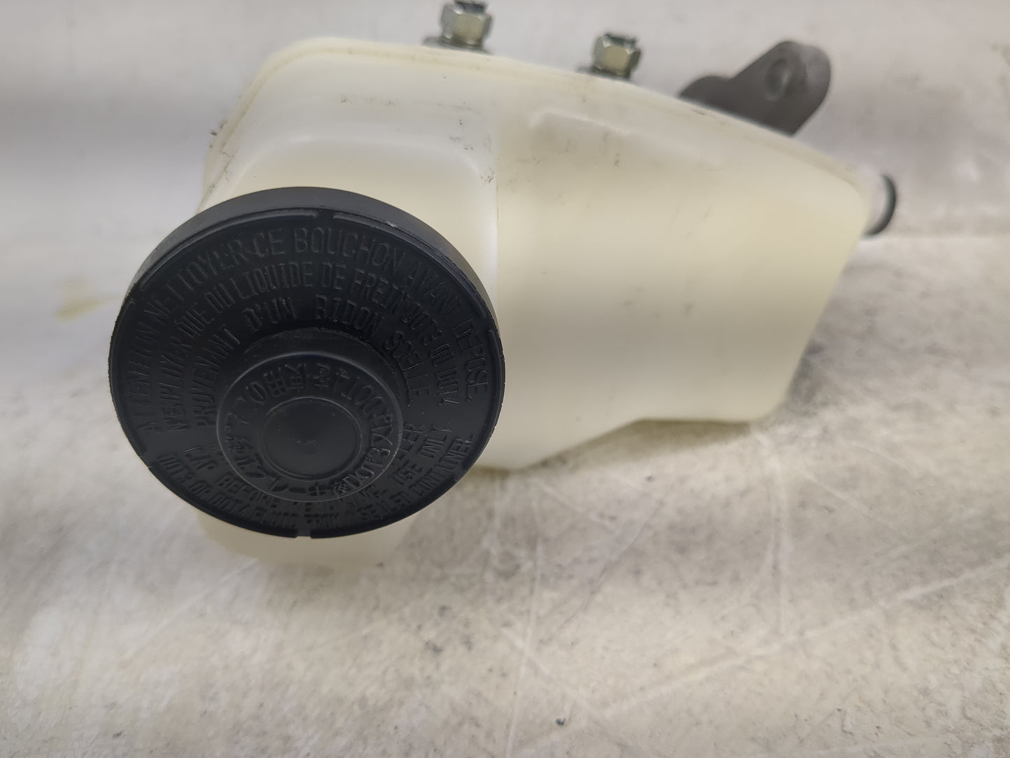 2018-2022 Toyota Camry Brake Master Cylinder 1496754 - Oemusedautoparts1.com