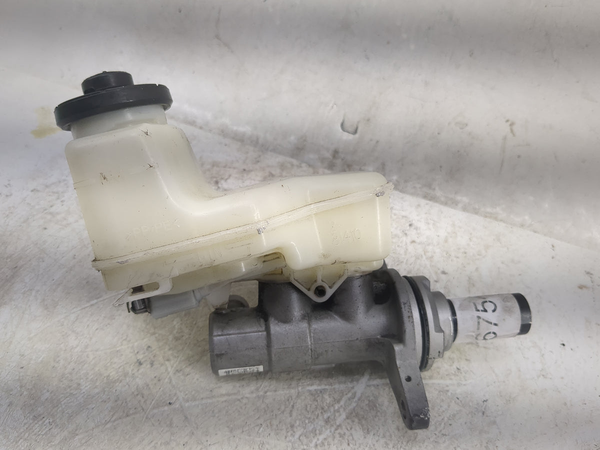 2018-2022 Toyota Camry Brake Master Cylinder 1496754 - Oemusedautoparts1.com