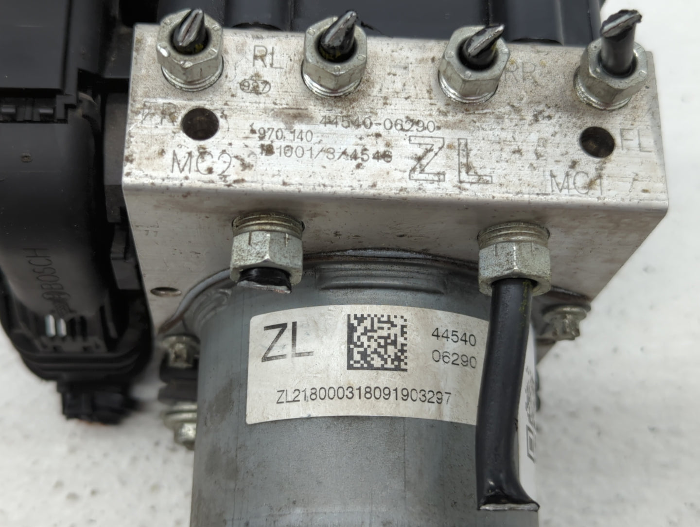 2018 Toyota Camry ABS Pump Control Module Replacement P/N:44540-06290 44540 06290 Fits OEM Used Auto Parts - Oemusedautopart