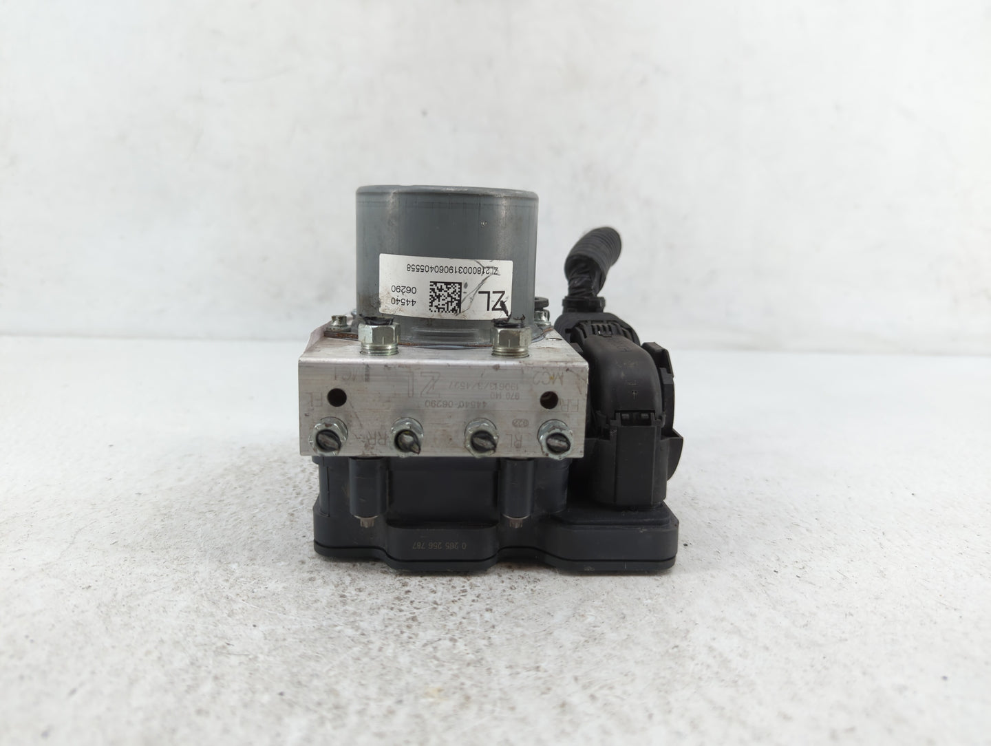 2018 Toyota Camry ABS Pump Control Module Replacement P/N:44540-06290 44540 06290 Fits OEM Used Auto Parts - Oemusedautopart