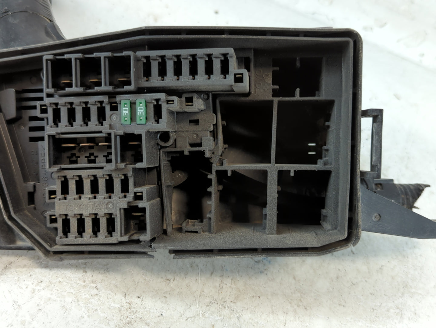2018-2022 Toyota Camry Fusebox Fuse Box Panel Relay Module P/N:82662 06780 Fits Fits 2018 2019 2020 2021 2022 OEM Used Auto 
