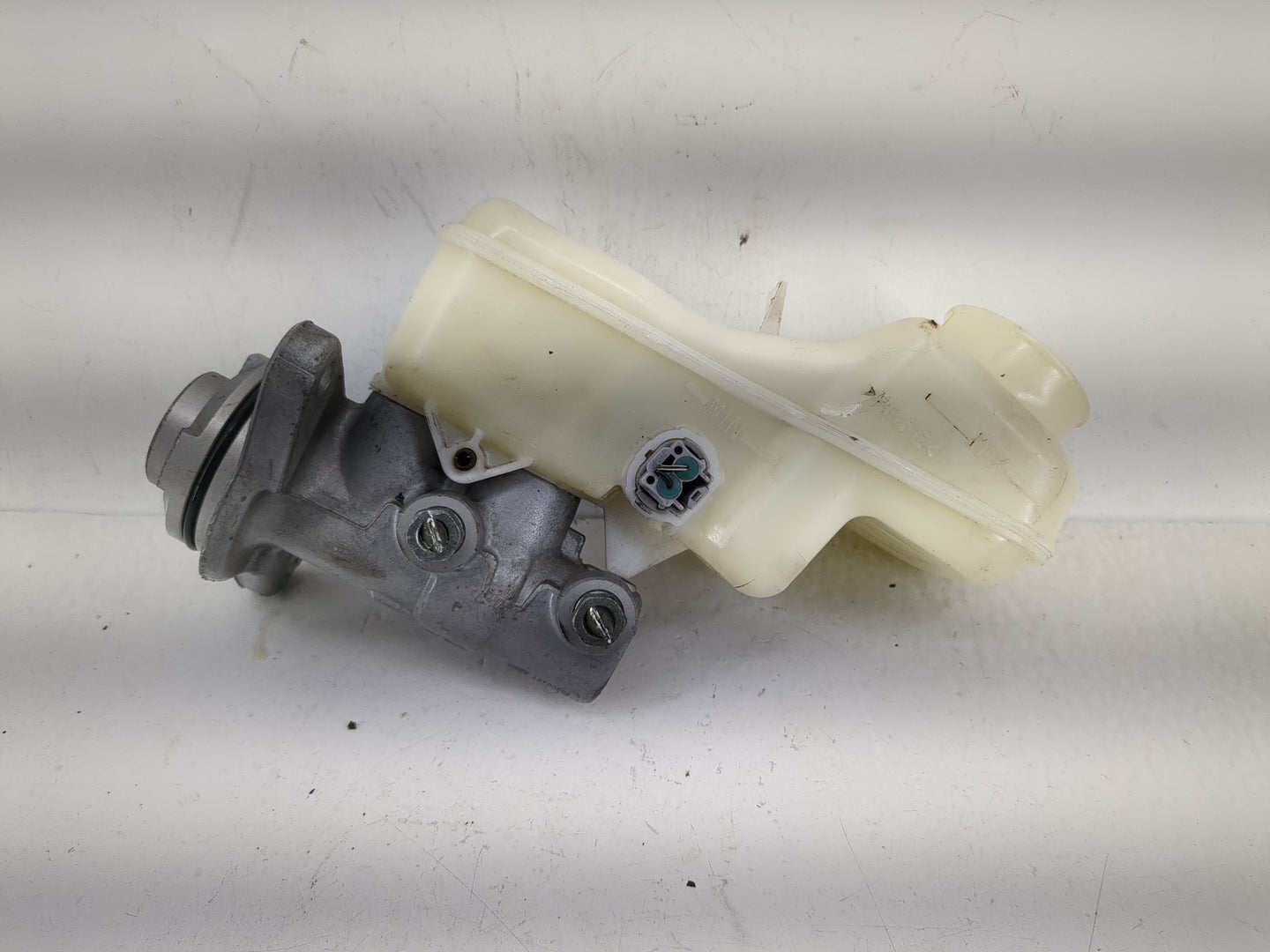 2014-2019 Toyota Corolla Brake Master Cylinder - Oemusedautoparts1.com