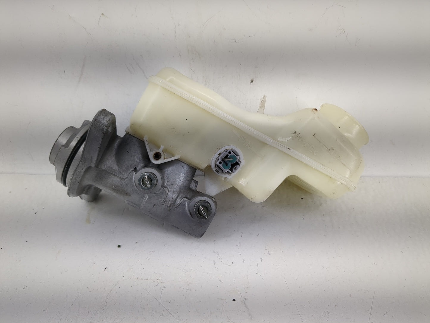 2014-2019 Toyota Corolla Brake Master Cylinder - Oemusedautoparts1.com