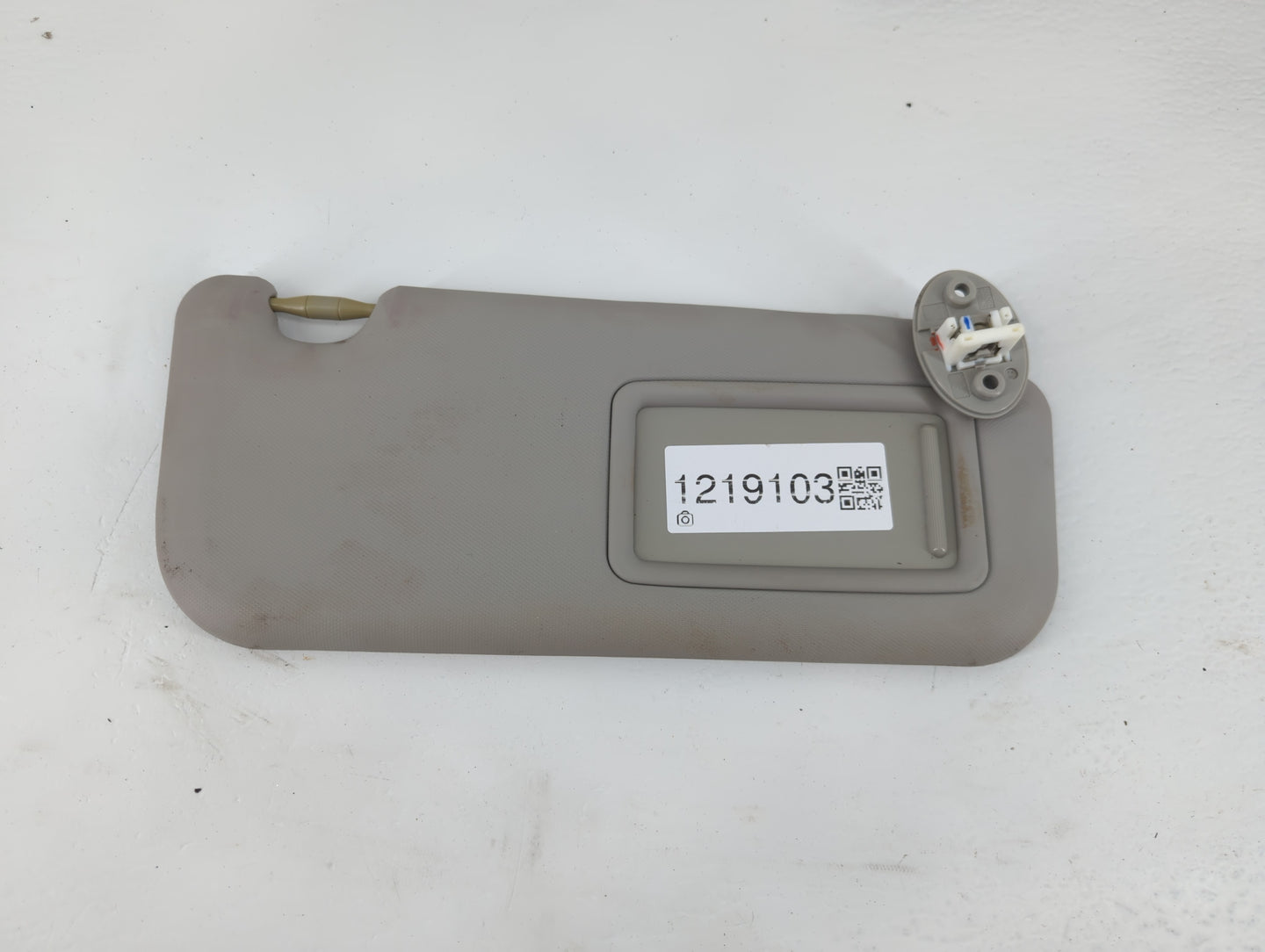 2017-2019 Toyota Corolla Sun Visor Shade Replacement Passenger Right Mirror Fits Fits 2017 2018 2019 OEM Used Auto Parts - O