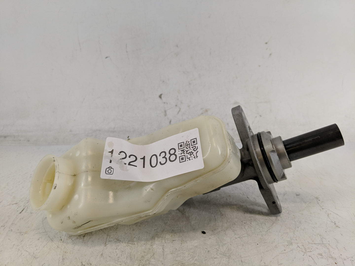 2014-2019 Toyota Corolla Brake Master Cylinder - Oemusedautoparts1.com