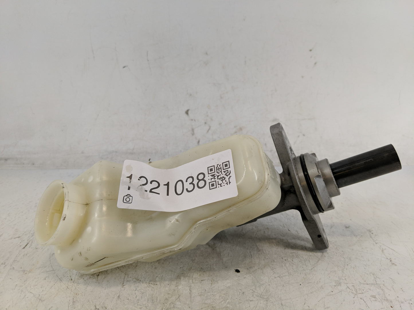 2014-2019 Toyota Corolla Brake Master Cylinder - Oemusedautoparts1.com