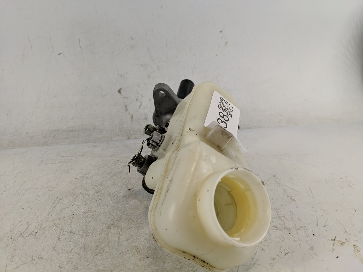 2014-2019 Toyota Corolla Brake Master Cylinder 1221038 - Oemusedautoparts1.com
