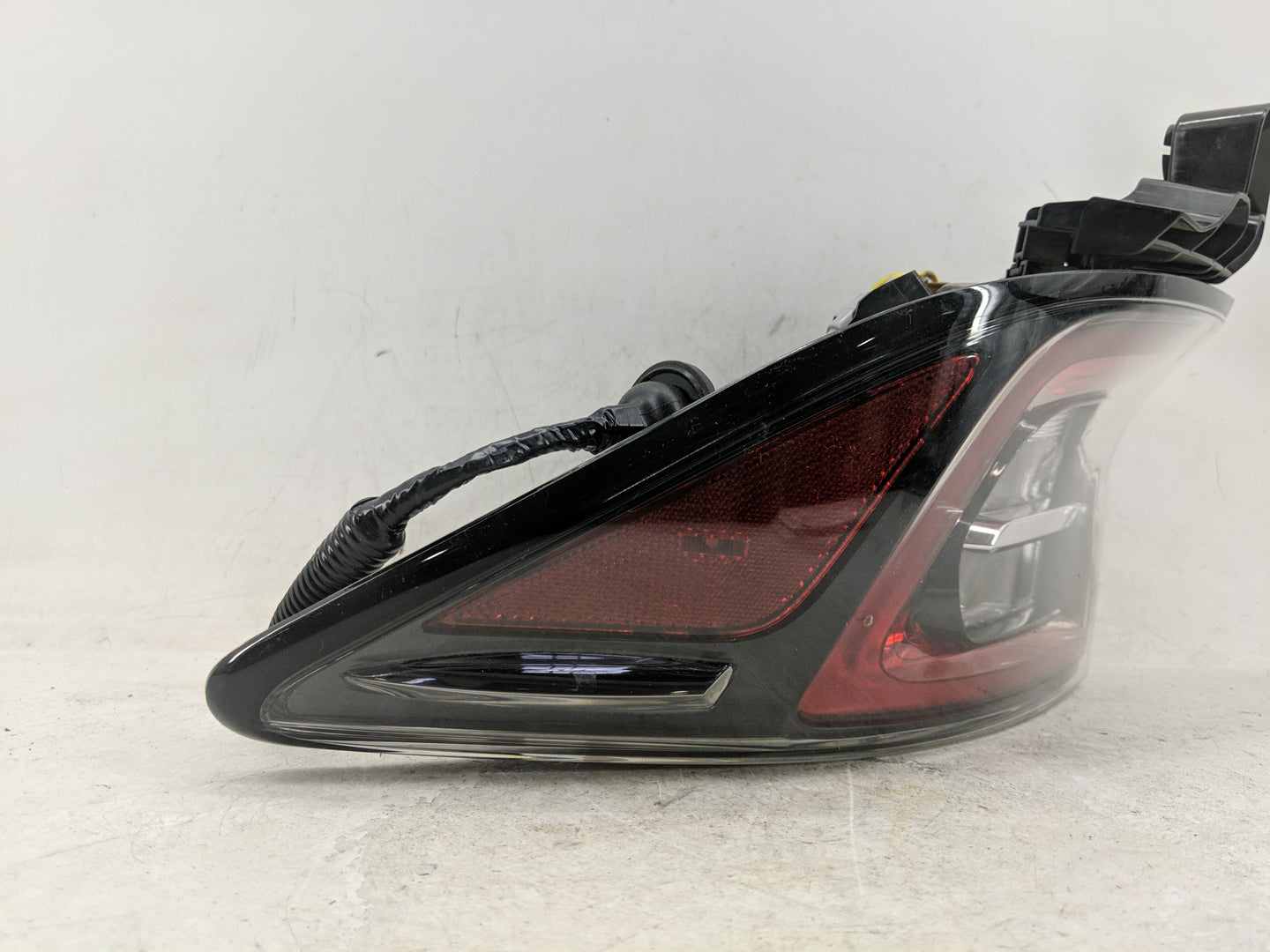2019 Toyota Corolla Passenger Right Side Deck Lid Mounted Tail Light - Oemusedautoparts1.com