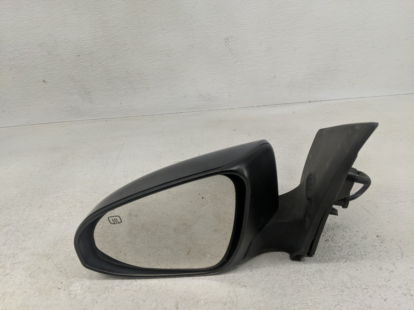 2014-2019 Toyota Corolla Driver Side View Mirror - Left Door Mirror OEM Used - Oemusedautoparts1.com