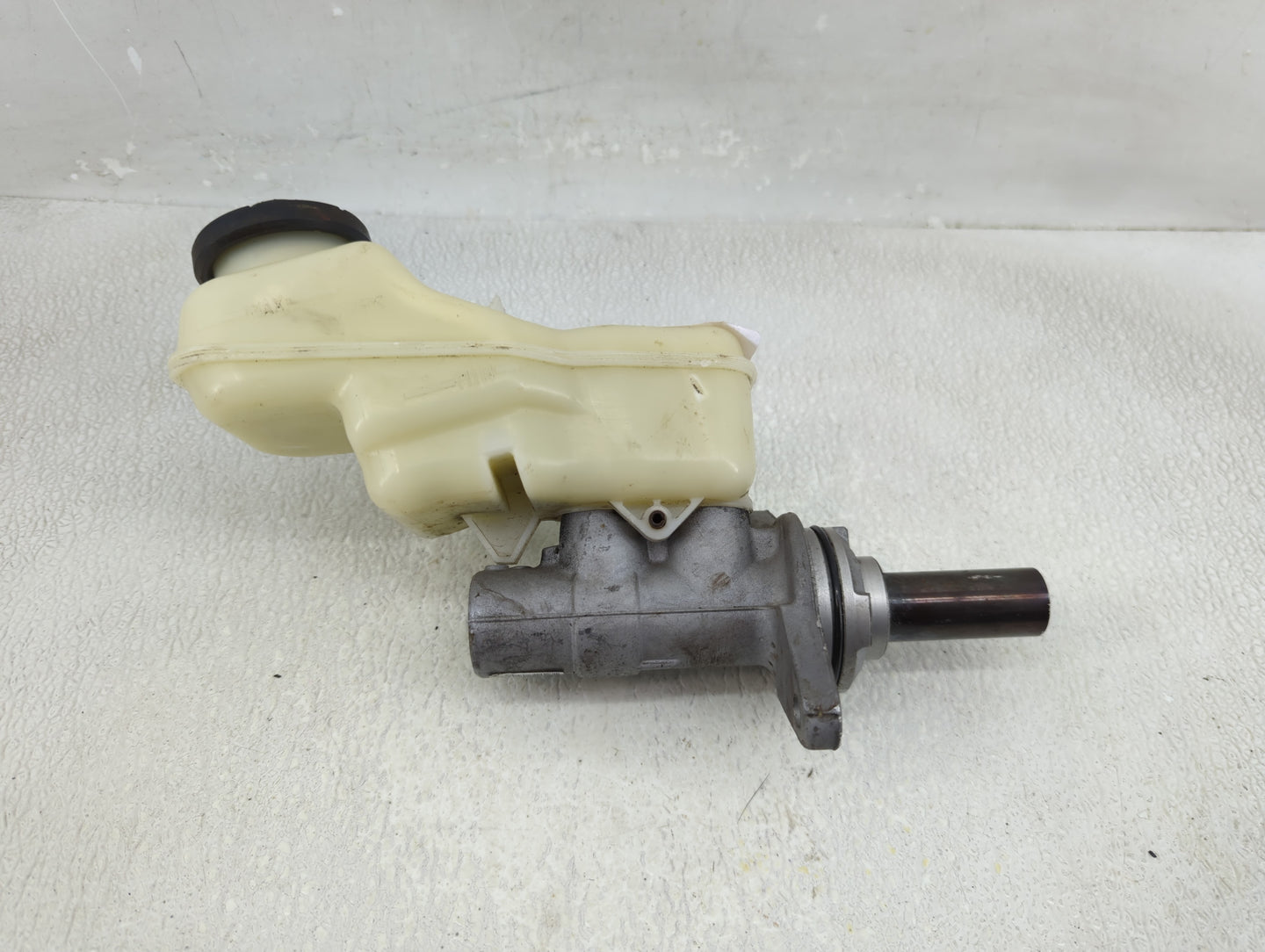 2014-2019 Toyota Corolla Brake Master Cylinder 1310376 - Oemusedautoparts1.com
