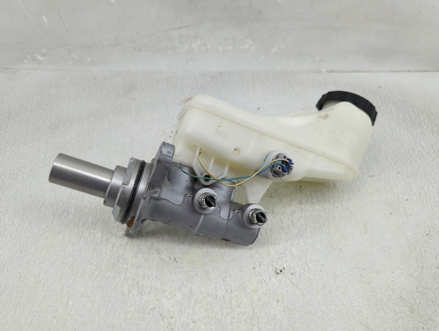 2019-2022 Toyota Corolla Brake Master Cylinder 1310764 - Oemusedautoparts1.com