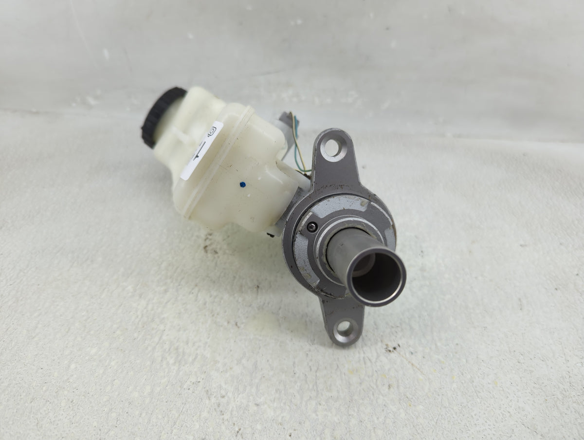 2019-2022 Toyota Corolla Brake Master Cylinder 1310764 - Oemusedautoparts1.com