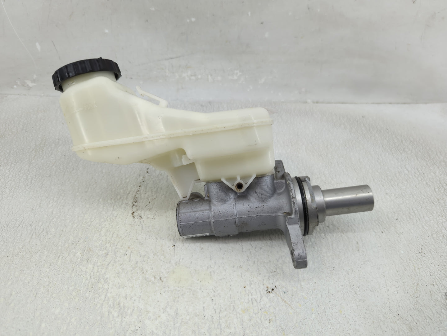 2019-2022 Toyota Corolla Brake Master Cylinder 1310764 - Oemusedautoparts1.com