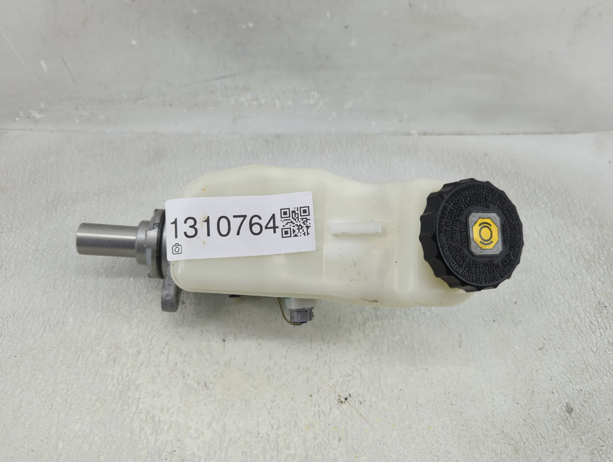 2019-2022 Toyota Corolla Brake Master Cylinder 1310764 - Oemusedautoparts1.com