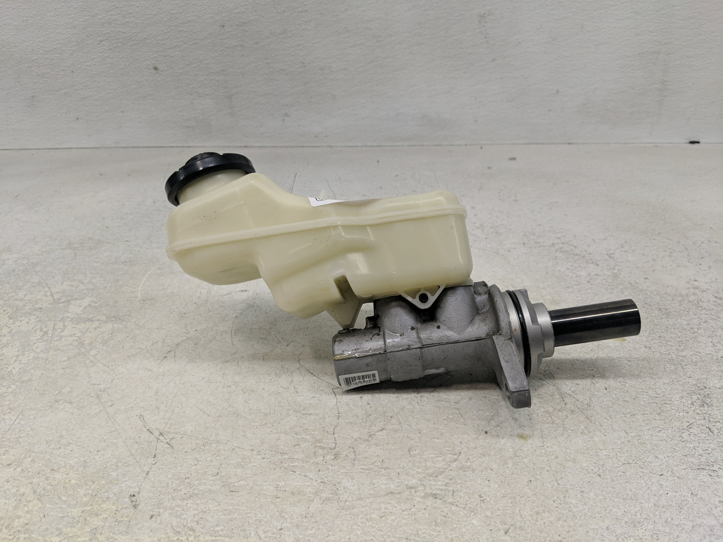 2014-2019 Toyota Corolla Brake Master Cylinder 1310776 - Oemusedautoparts1.com